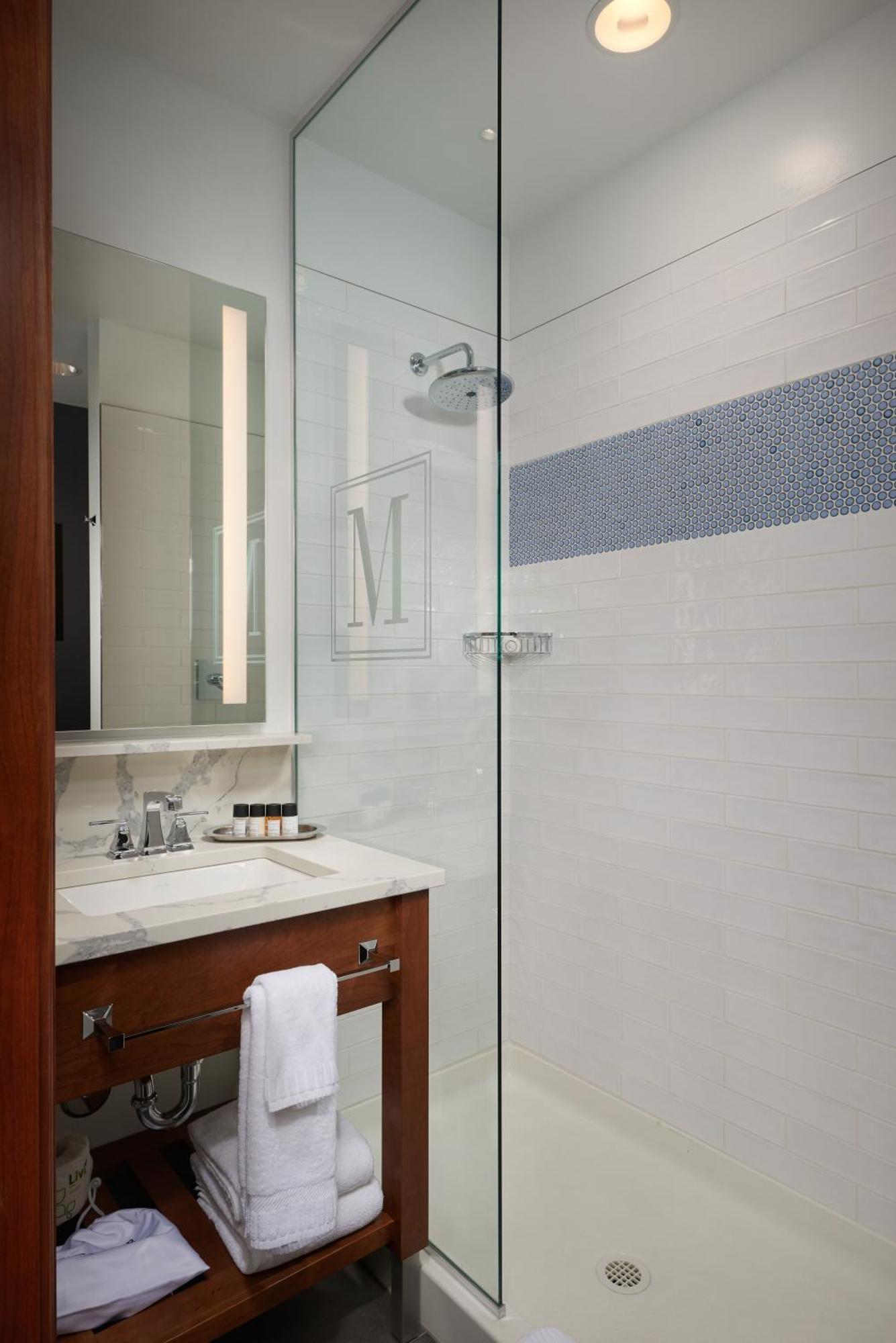 Guest room, 1 King, River view